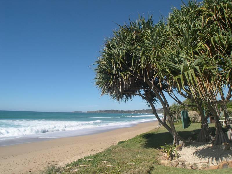 9 EMERALD AVENUE, Sapphire Beach NSW 2450