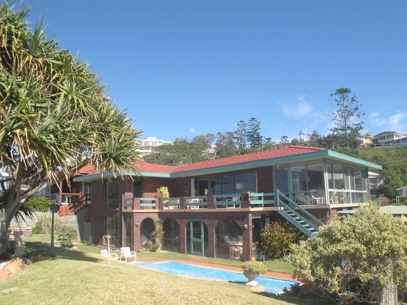 9 EMERALD AVENUE, Sapphire Beach NSW 2450
