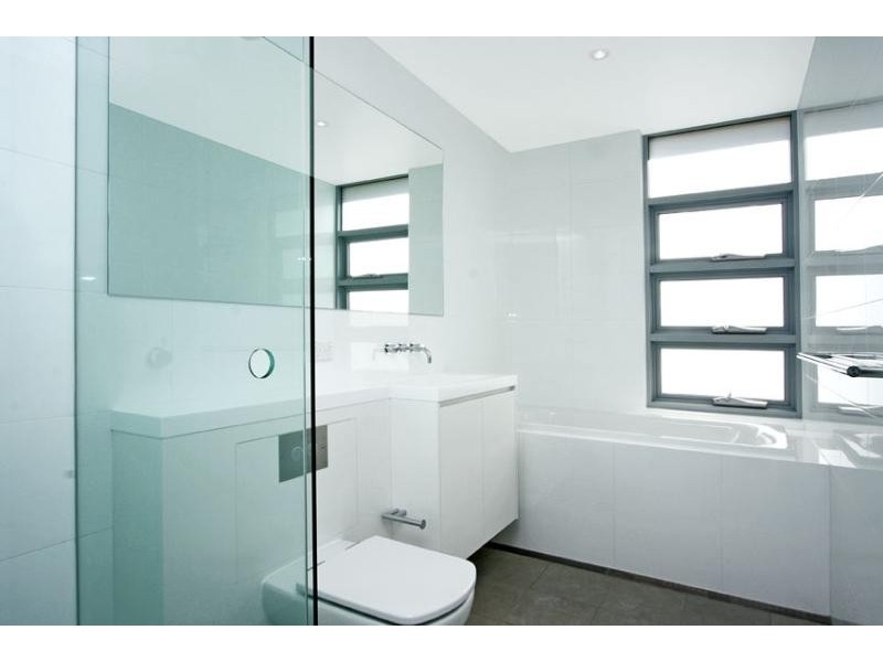 18 ERIC STREET, Freshwater NSW 2096