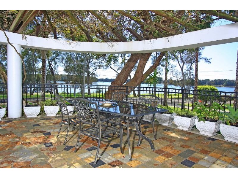 24 THE ESPLANADE, Narrabeen NSW 2101