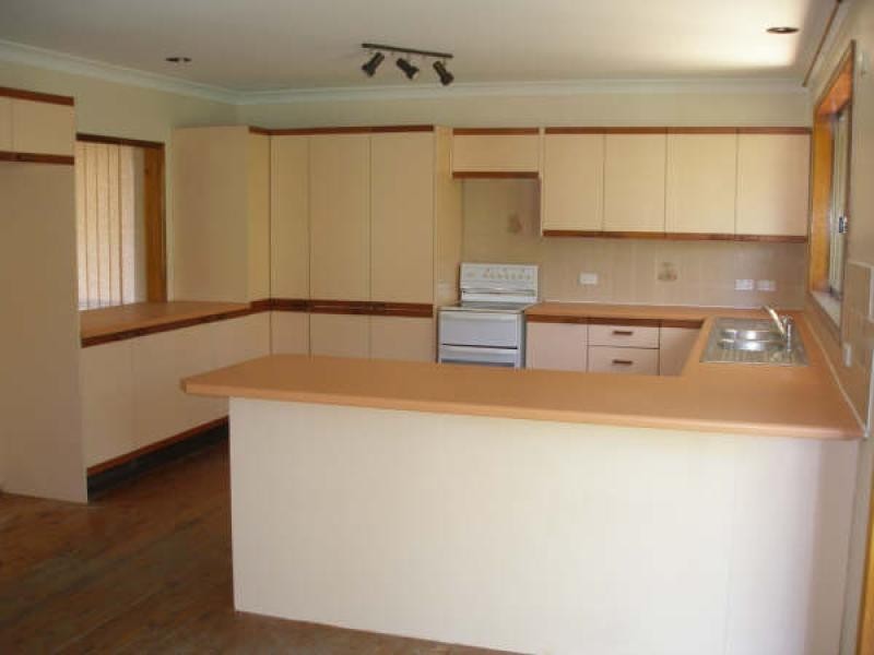 8 JAMES WHEELER PLACE, Wheeler Heights NSW 2097