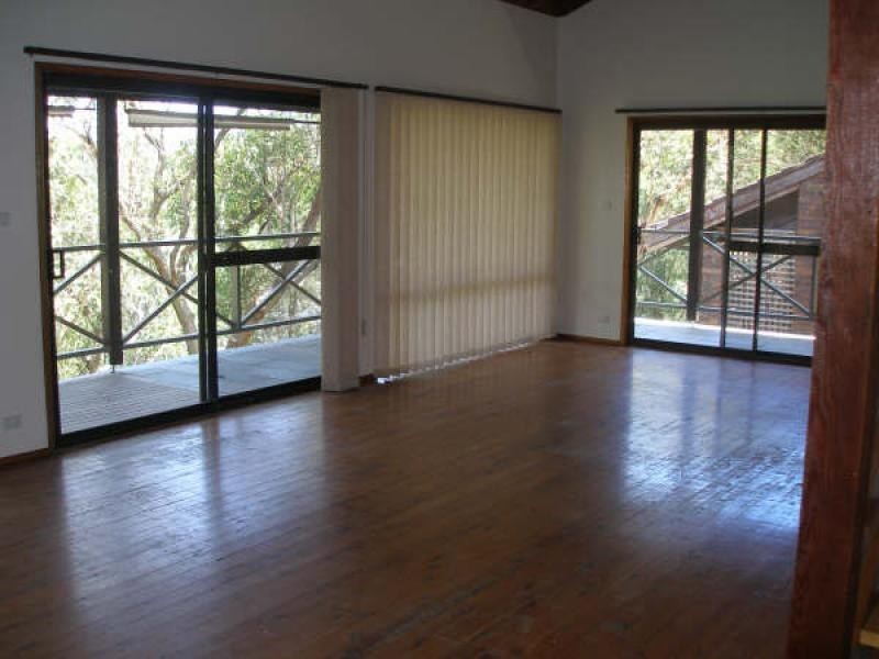 8 JAMES WHEELER PLACE, Wheeler Heights NSW 2097