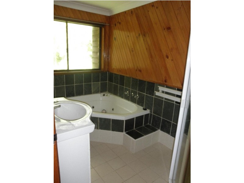 8 JAMES WHEELER PLACE, Wheeler Heights NSW 2097