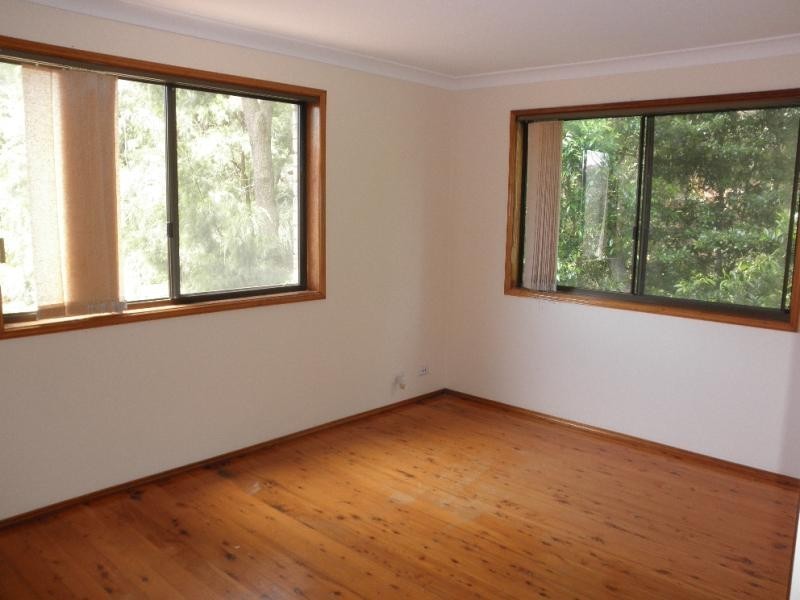 8 JAMES WHEELER PLACE, Wheeler Heights NSW 2097