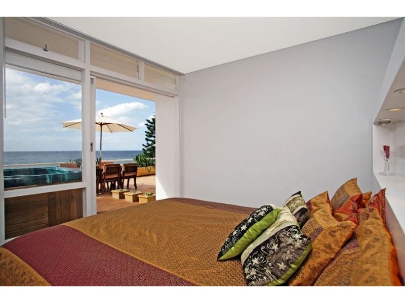 2/1122 Pittwater Rd, Collaroy NSW 2097