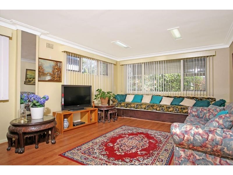 12 Derwent St, Wheeler Heights NSW 2097