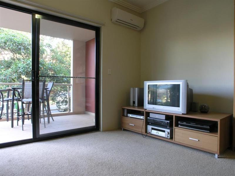 11/2-10 Hawkesbury Avenue, Dee Why NSW 2099