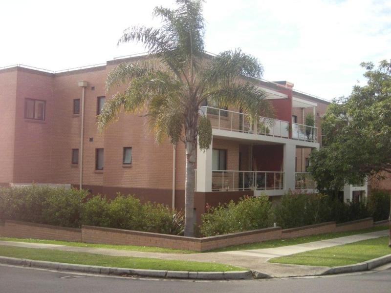 11/2-10 Hawkesbury Avenue, Dee Why NSW 2099