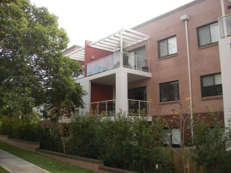 11/2-10 Hawkesbury Avenue, Dee Why NSW 2099