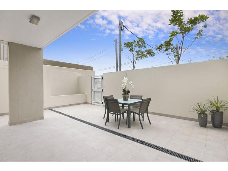 2/30 Fletcher Street, Tamarama NSW 2026