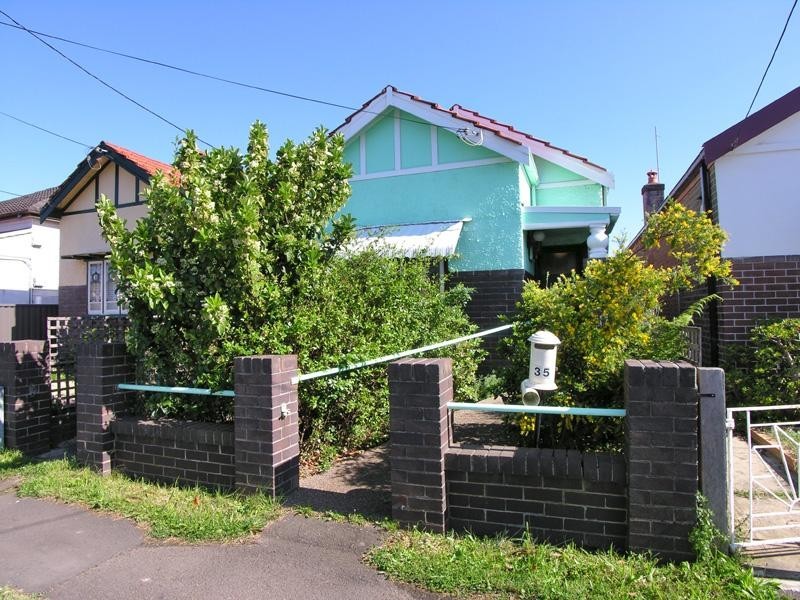 35 Clissold Parade, Campsie NSW 2194