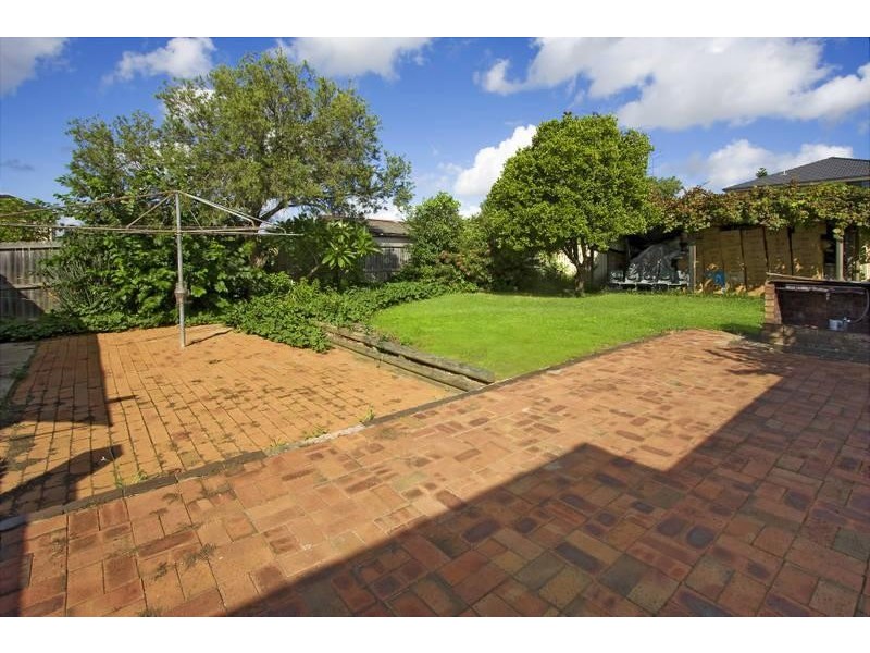 11 Wales Street, Greenacre NSW 2190