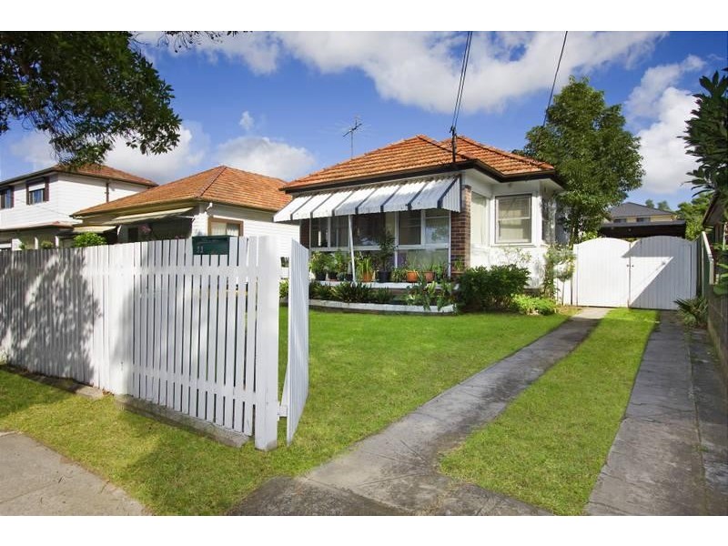 11 Wales Street, Greenacre NSW 2190