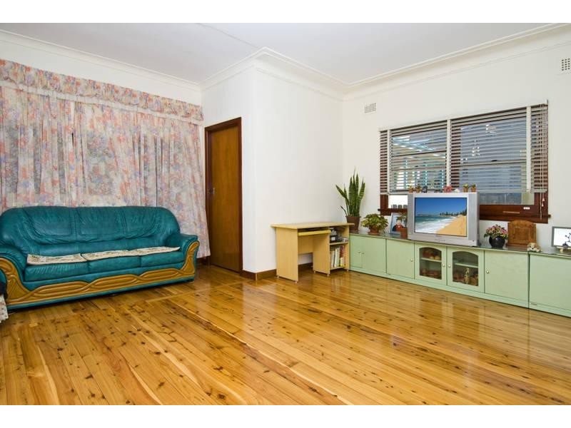 29 Tennyson Road, Greenacre NSW 2190