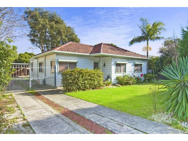 1 Sylvanus Street, Greenacre NSW 2190