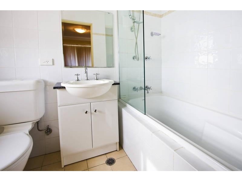 8/41 Bellombi Street, Campsie NSW 2194