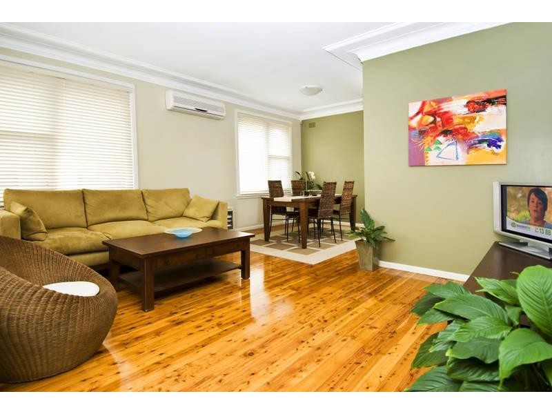 8 Parkview Avenue, Belfield NSW 2191