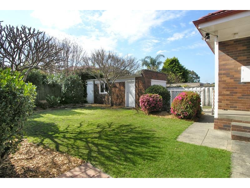 8 Noble Street, Rodd Point NSW 2046