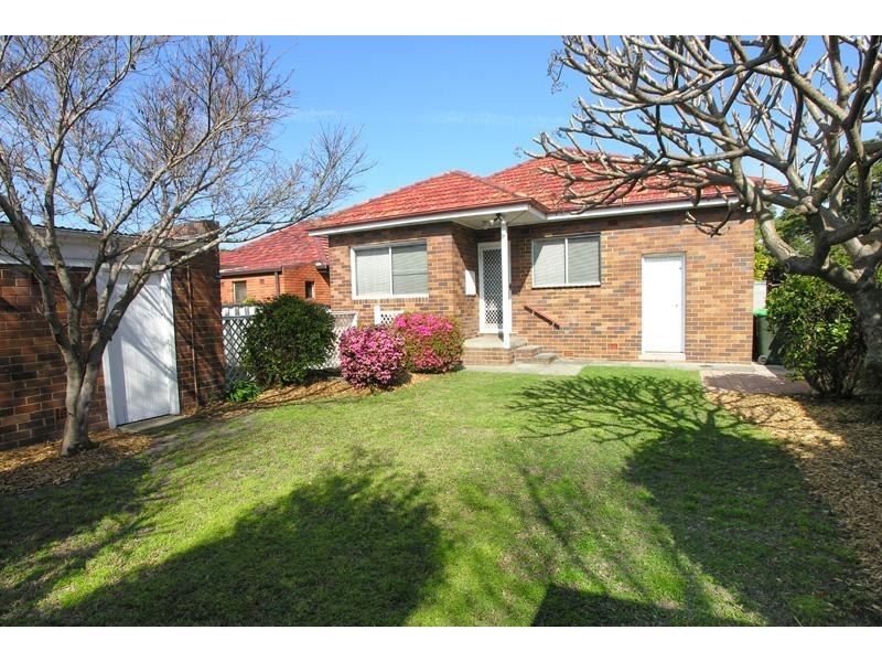 8 Noble Street, Rodd Point NSW 2046