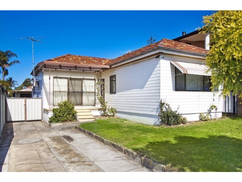 7 Valencia Street, Greenacre NSW 2190
