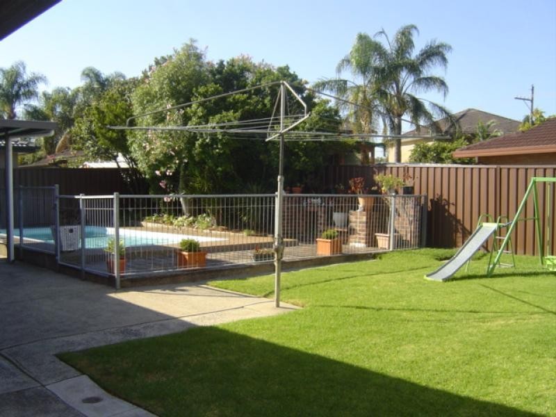 17 KURRAJONG AVENUE, Georges Hall NSW 2198