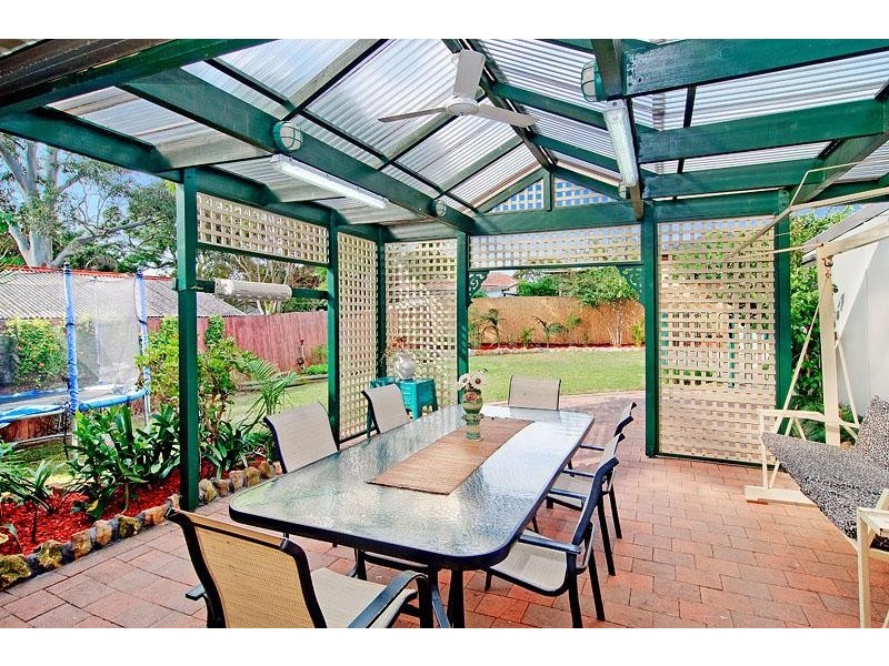 8 Sylvanus Street, Greenacre NSW 2190
