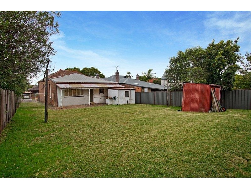 1 Barton Avenue, Hurlstone Park NSW 2193