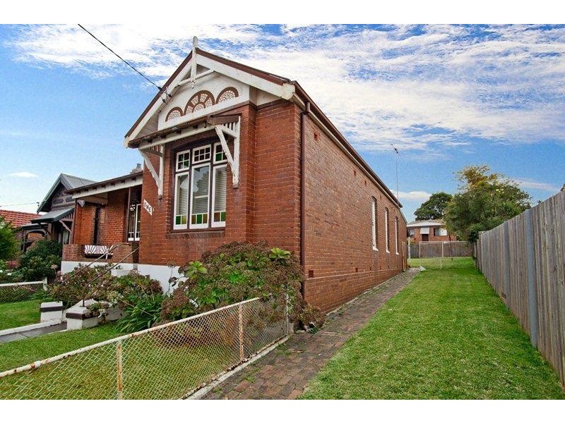 1 Barton Avenue, Hurlstone Park NSW 2193