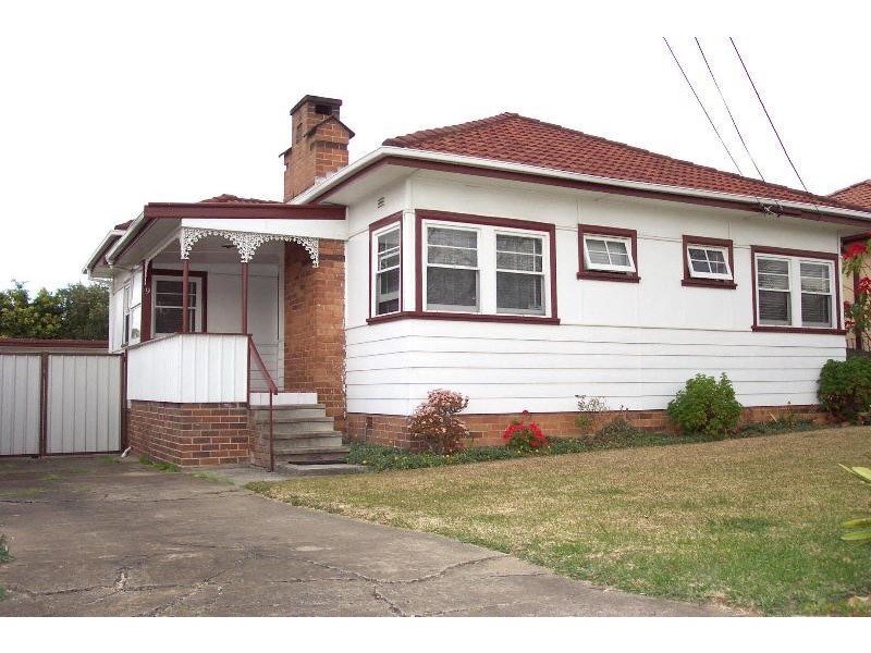 9 Buckland Street, Greenacre NSW 2190