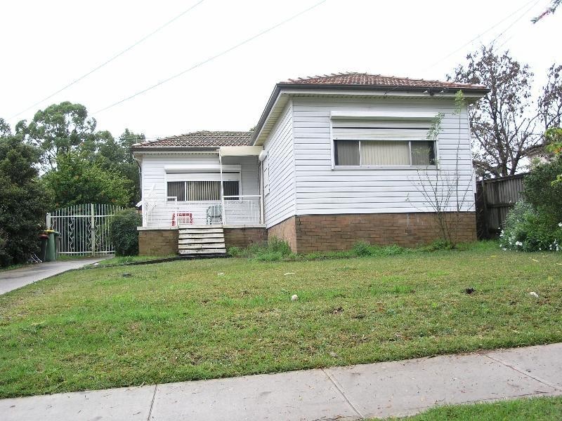 131 GREENACRE ROAD, Greenacre NSW 2190