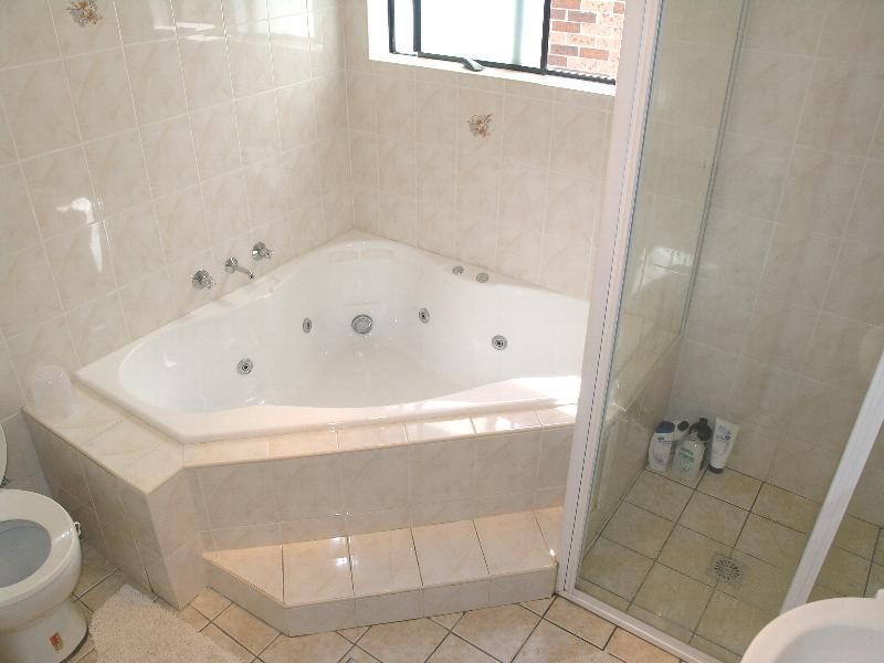 33 Buckland Street, Greenacre NSW 2190