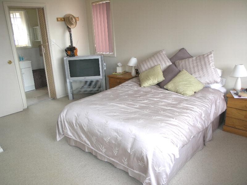 2/9 Chiswick Road, Greenacre NSW 2190