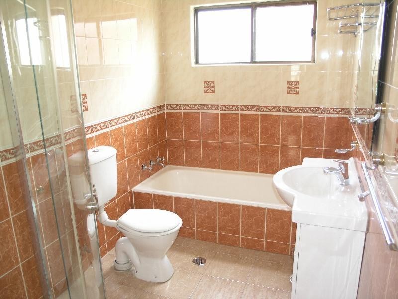 7 Hillcrest Avenue, Greenacre NSW 2190