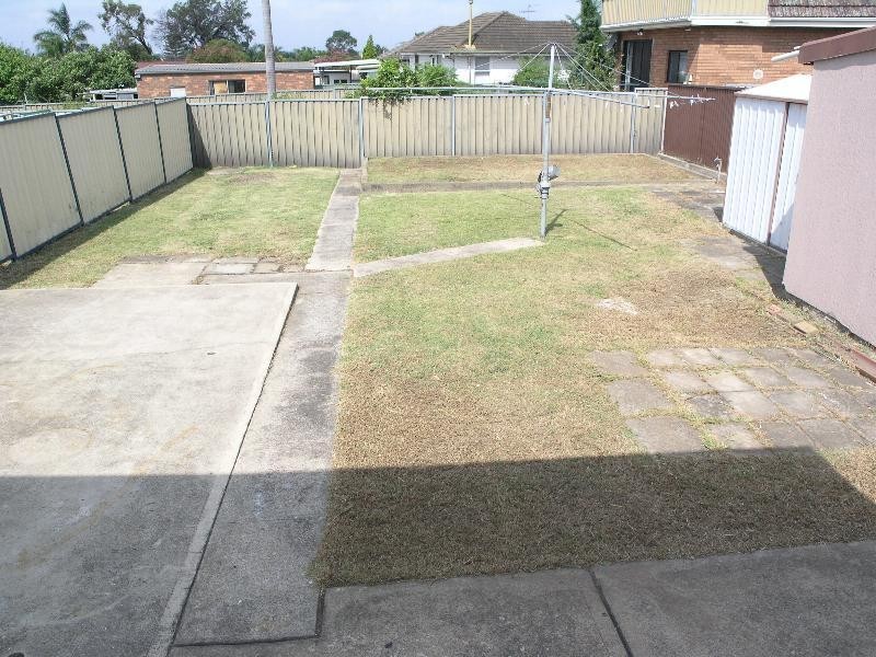 7 Hillcrest Avenue, Greenacre NSW 2190