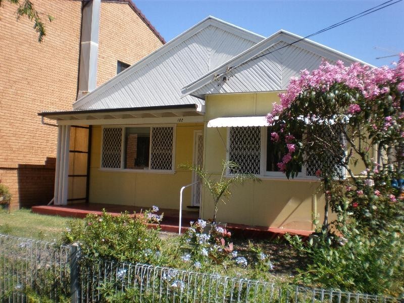 102 Waterloo Road, Greenacre NSW 2190