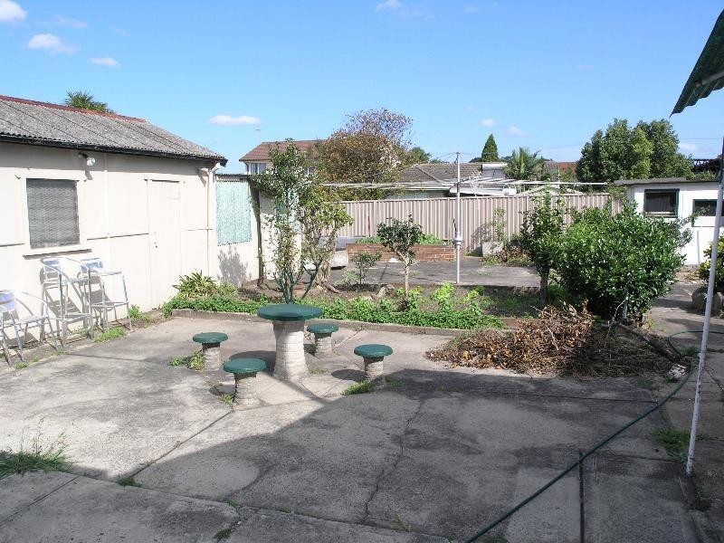 15 Buckland Street, Greenacre NSW 2190