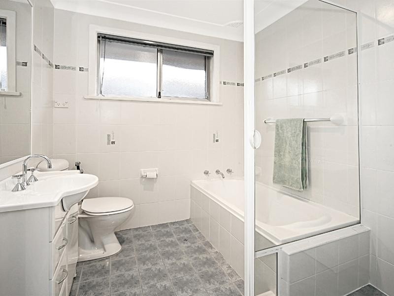 28 Stiller Place, Greenacre NSW 2190