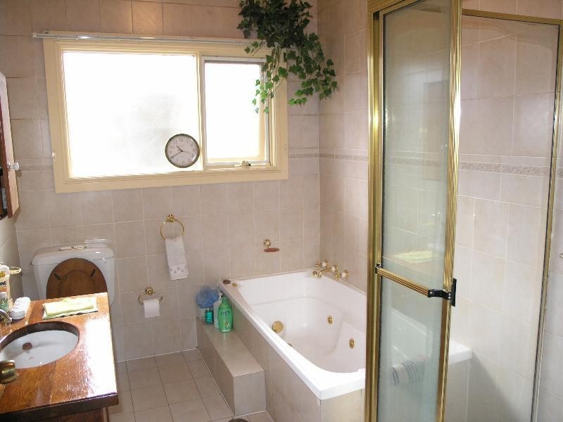 8 Welch Avenue, Greenacre NSW 2190