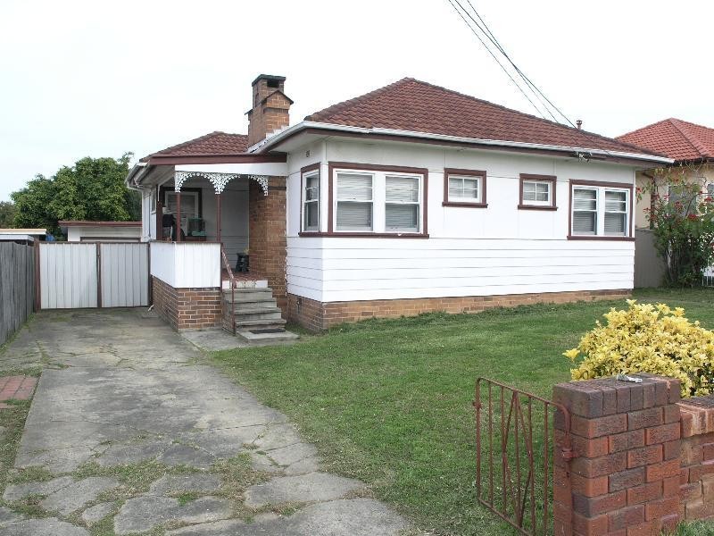 9 Buckland Street, Greenacre NSW 2190