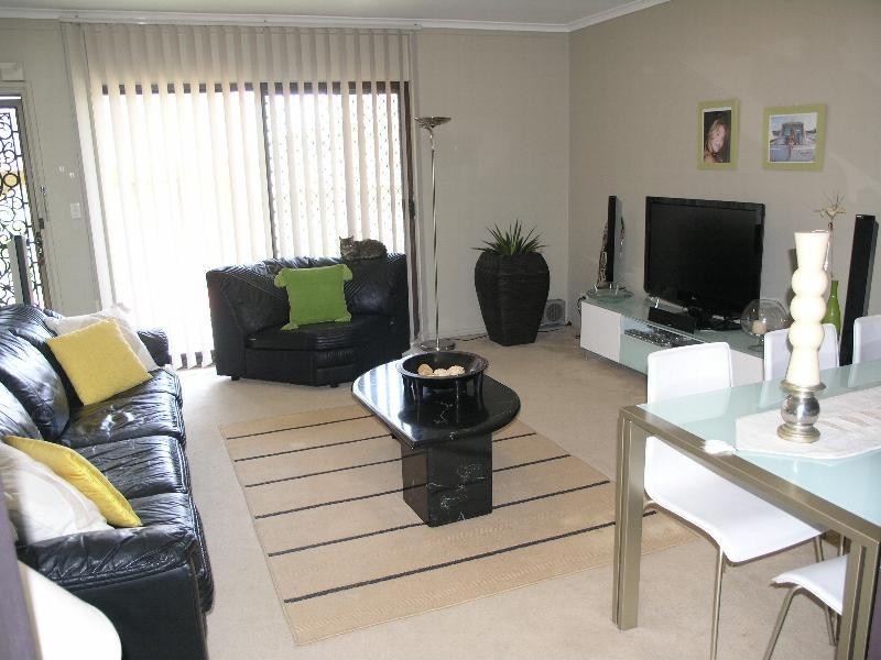 2/18 Chiswick Road, Greenacre NSW 2190