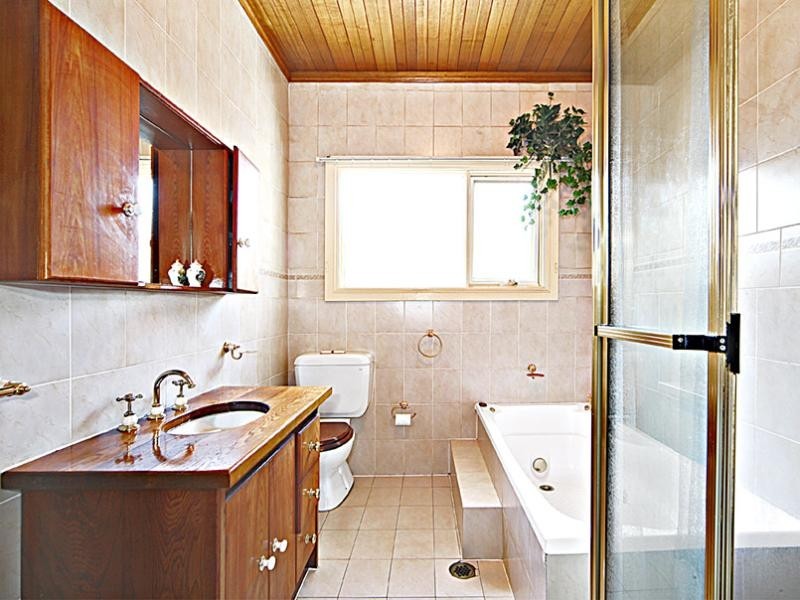 8 Welch Ave, Greenacre NSW 2190