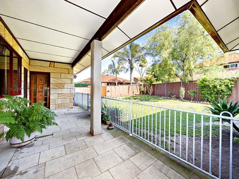 8 Welch Ave, Greenacre NSW 2190