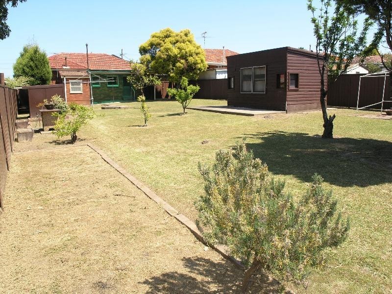 36 Riga Avenue, Greenacre NSW 2190