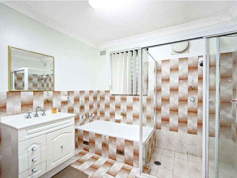 8/168 Mimosa Road, Greenacre NSW 2190