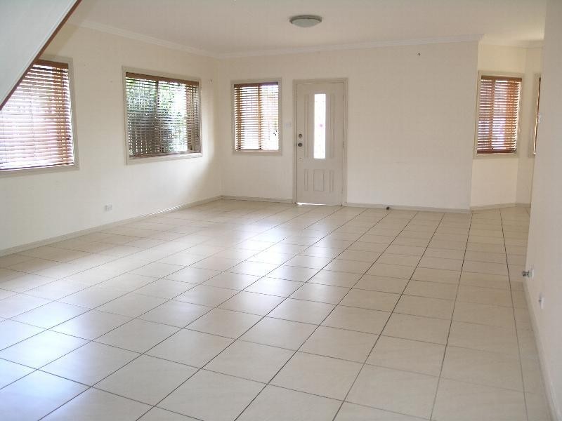 1/14 Napoleon Road, Greenacre NSW 2190