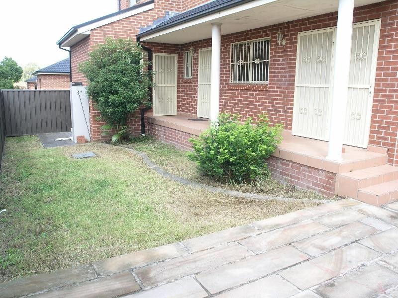 1/14 Napoleon Road, Greenacre NSW 2190