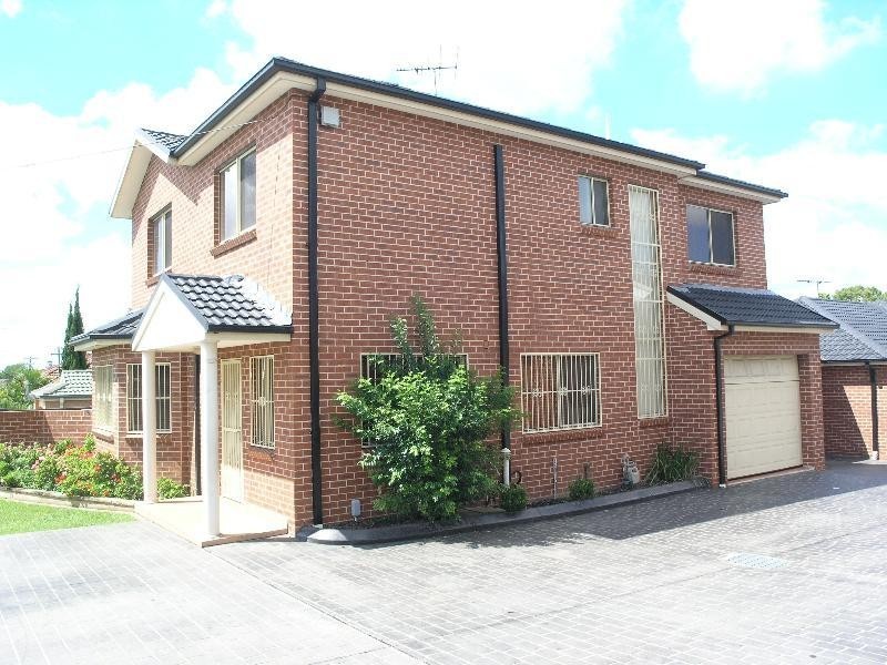 1/14 Napoleon Road, Greenacre NSW 2190