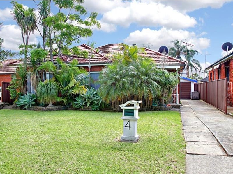 4 Solomon Court, Greenacre NSW 2190