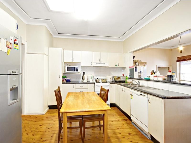 4 Solomon Court, Greenacre NSW 2190