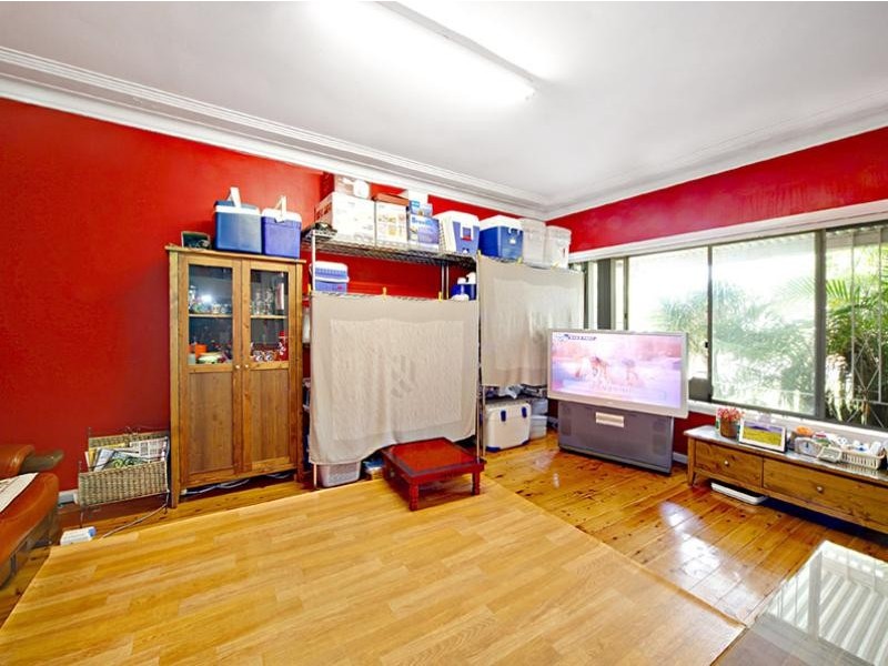 4 Solomon Court, Greenacre NSW 2190